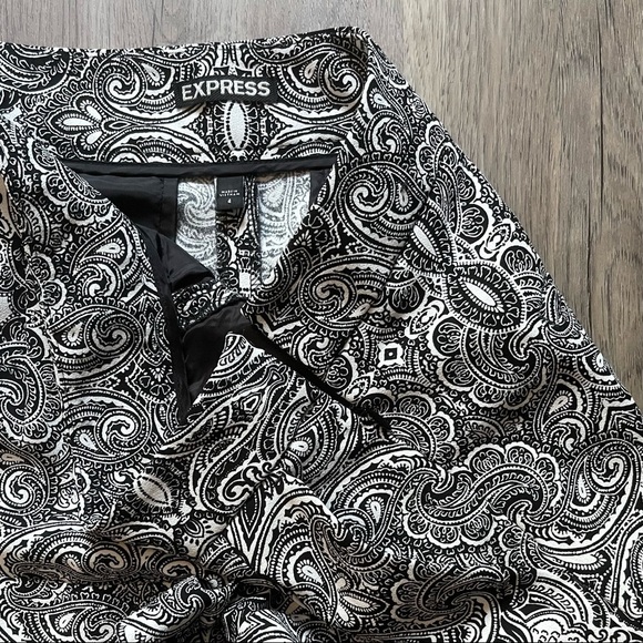 Express Paisley Shorties Shorts  - Size 4 - Picture 3 of 7